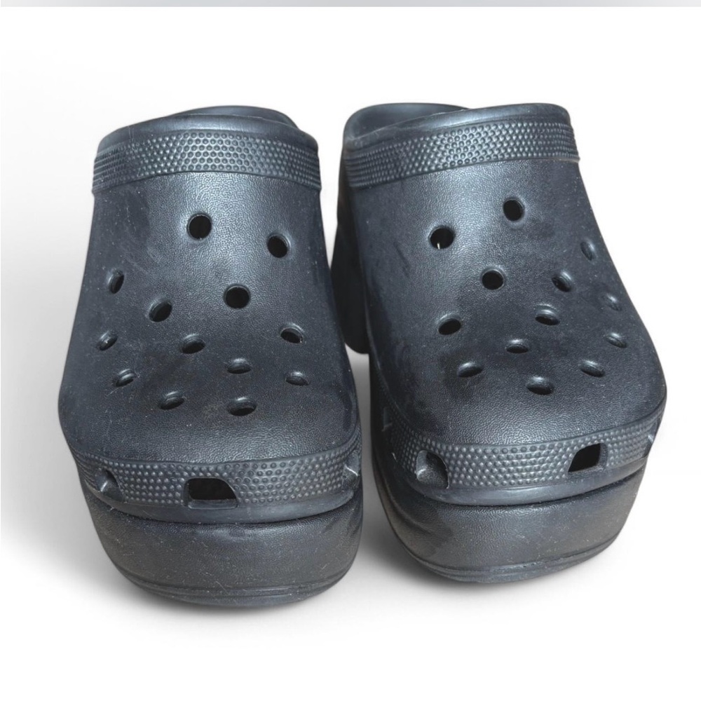Women’s size 8 Crocs Siren clog